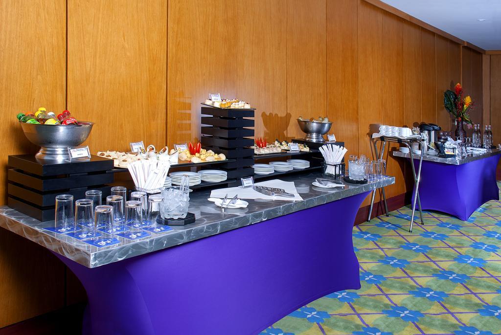 Ghl Hotel Grand Villavicencio Ngoại thất bức ảnh A buffet