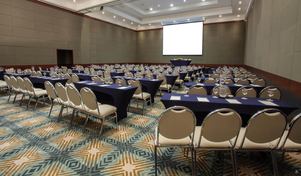 Ghl Hotel Grand Villavicencio Ngoại thất bức ảnh A conference room at the Sheraton Vistana Resort